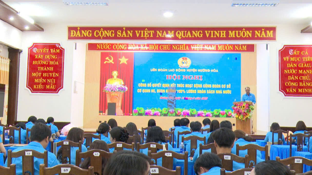 LĐLĐ huyện công bố Quyết định kết thúc hoạt động Công đoàn cơ sở, cơ quan hành chính, đơn cị sự nghiệp hưởng 100% Ngân sách nhà nước 