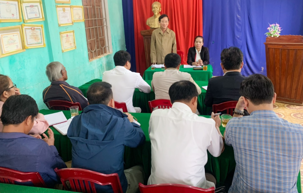 Đồng chí Hồ Đại Nam sinh hoạt chi bộ định kỳ tháng 11 tại Chi bộ thôn Xa Re, xã Hướng Tân.