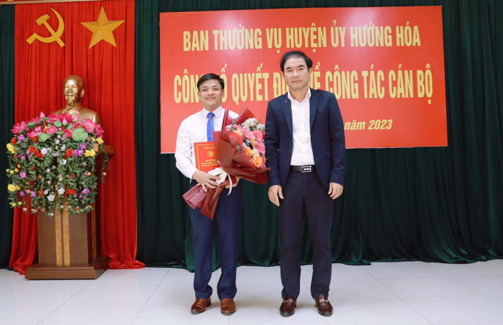  Hội nghị công bố Quyết định về công tác cán bộ tại Đảng ủy Thị trấn Lao Bảo