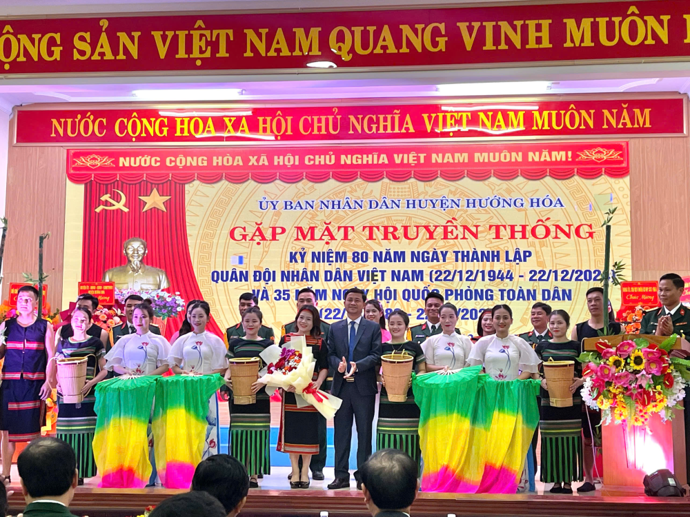 Chương trình văn nghệ chào mừng 80 năm Ngày thành lập quân đội nhân dân Việt Nam (22/12/1944 - 22/12/2024) và 35 năm Ngày hội quốc phòng toàn dân (22/12/1989 - 22/12/2024)